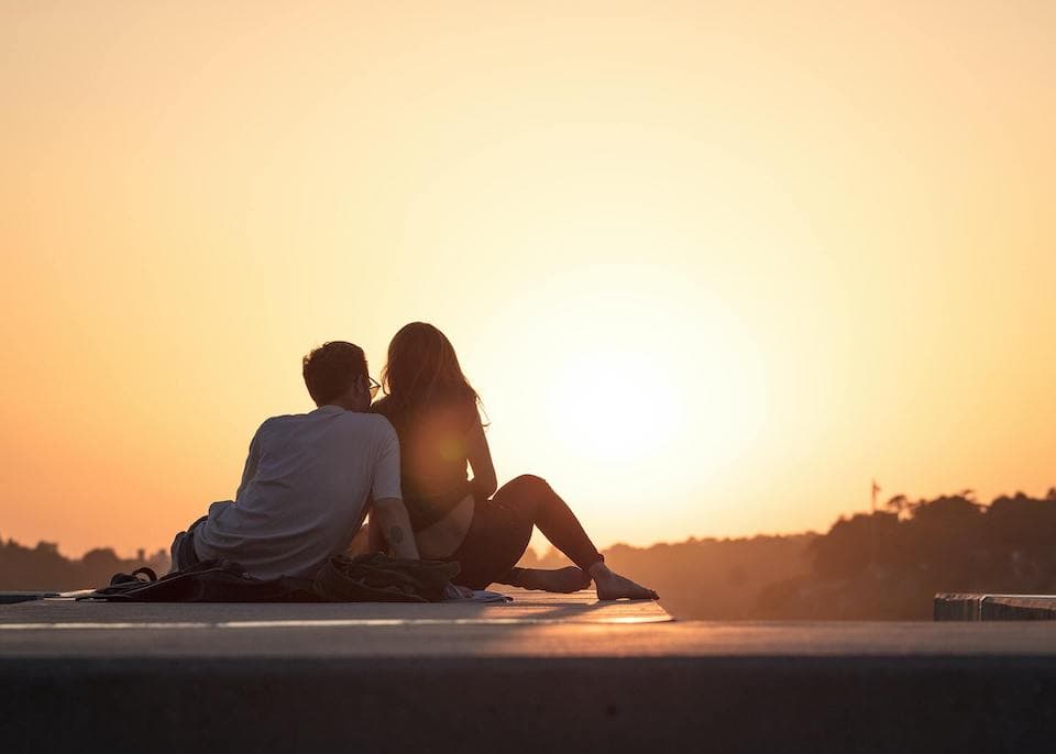 Sunset Vibes. Photo by Khamkéo Vilaysing on Unsplash