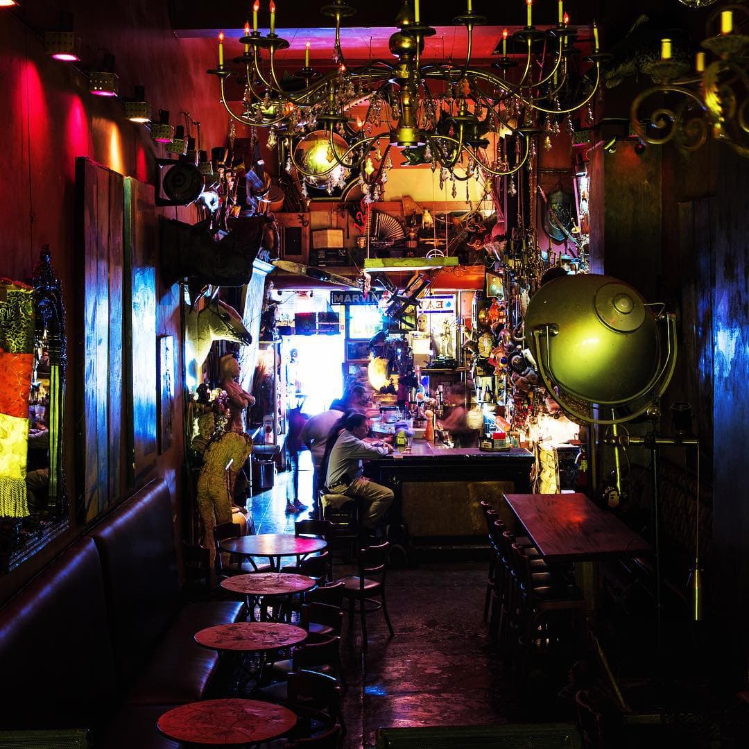 Cool Oakland dive bars to get your drink on