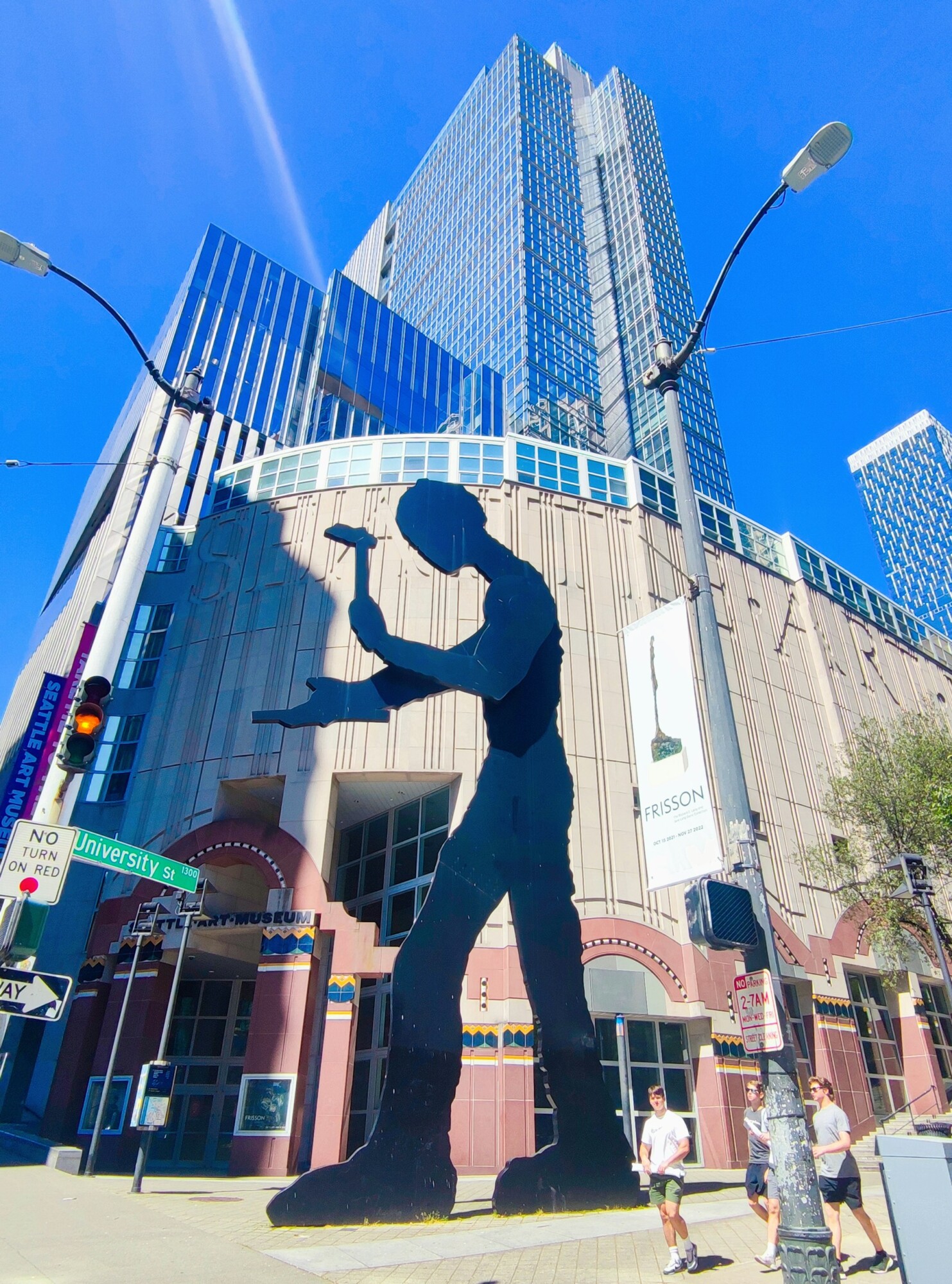 From Galleries to Museums: Discovering Downtown Seattle’s Diverse Art Scene