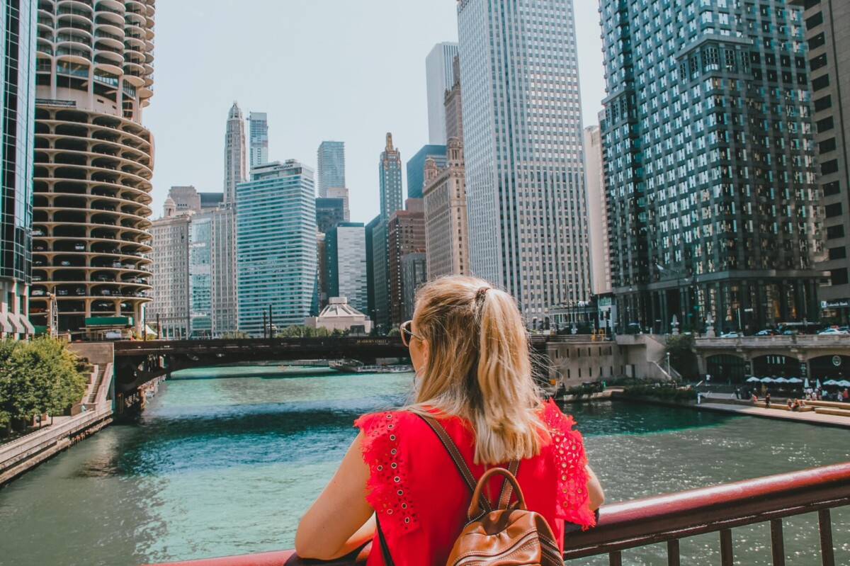 A woman looking at the Chicago River